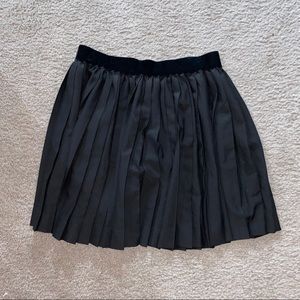 Cute black pleaded skirt